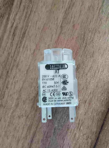 SCHLEGEL IEC60947-5-1 IEC 60947-5-1 T70 5E4 250V 6(3)A 4 SCHLEGEL IEC60947-5-1 IEC 60947-5-1 T70 5E4 250V 6(3)A 4