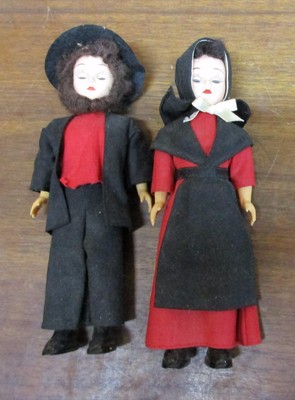 Vintage Amish Couple Hard Plastic 7.5