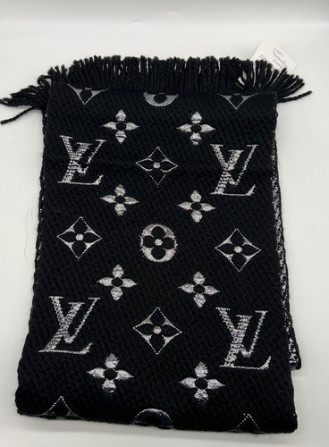 black louis vuitton scarf