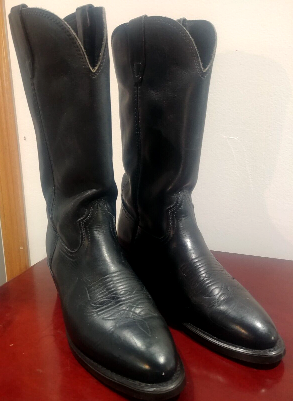 Black Tooled Leather Size 8 D Excellent