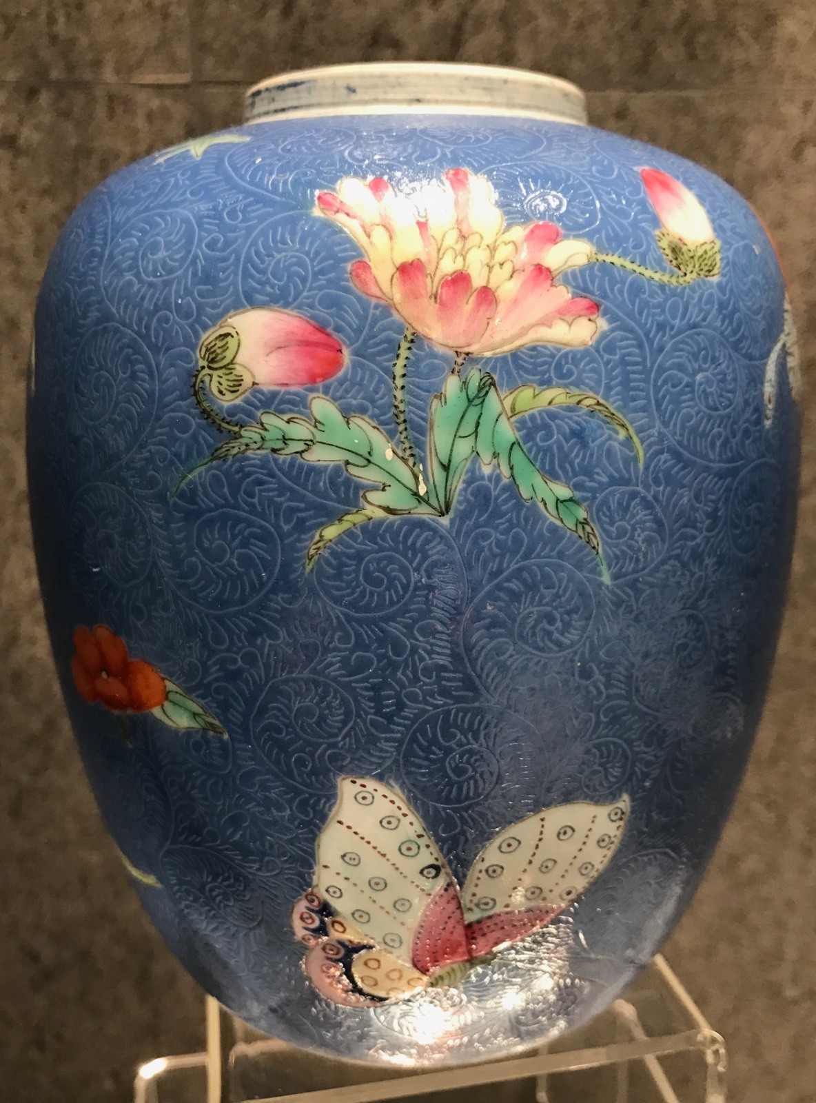 Chinese-Qing Scrafitti Famille Rose Pot. Reign Mark #35