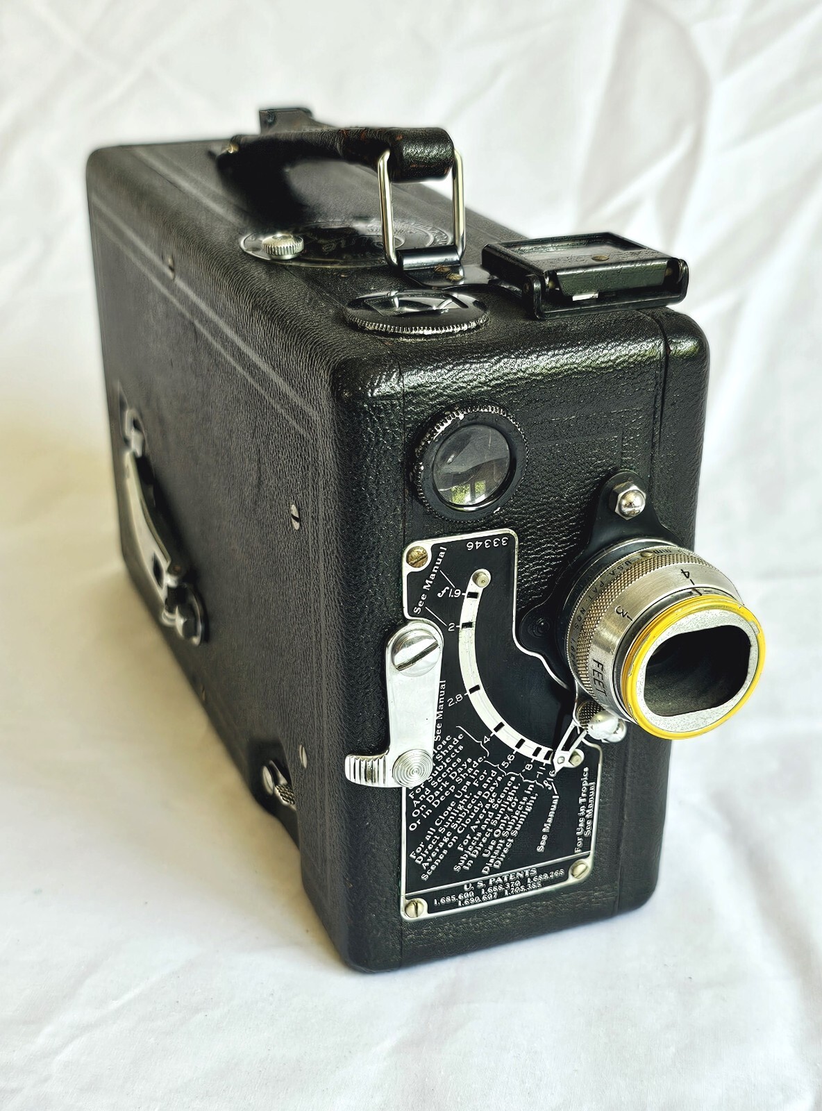 ANTIQUE MOVIE CAMERA 1930- NICE LOOKIN AND CONDITION - CLEAN
