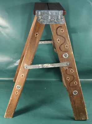 Fun and Unique Daisy Flower Decorated 2-Step Wood Ladder