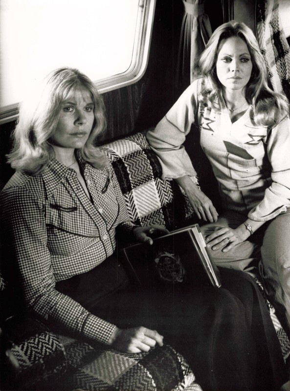 Photo Argentique Hd Cinema Acteurs Loretta Swit Et Lara Parker
