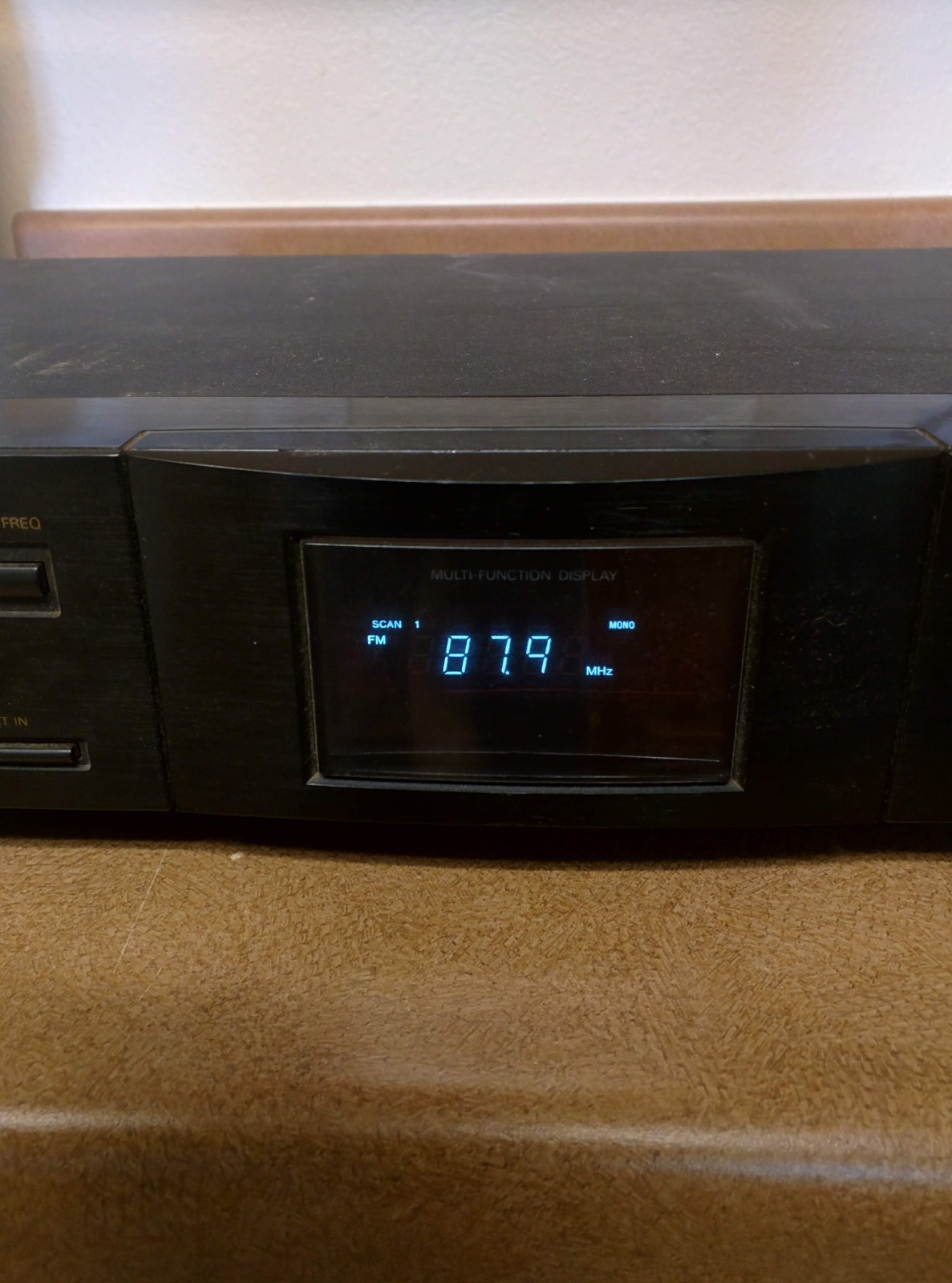 Fisher FM-9335 FM/AM Stereo Synthesizer Tuner - Working!