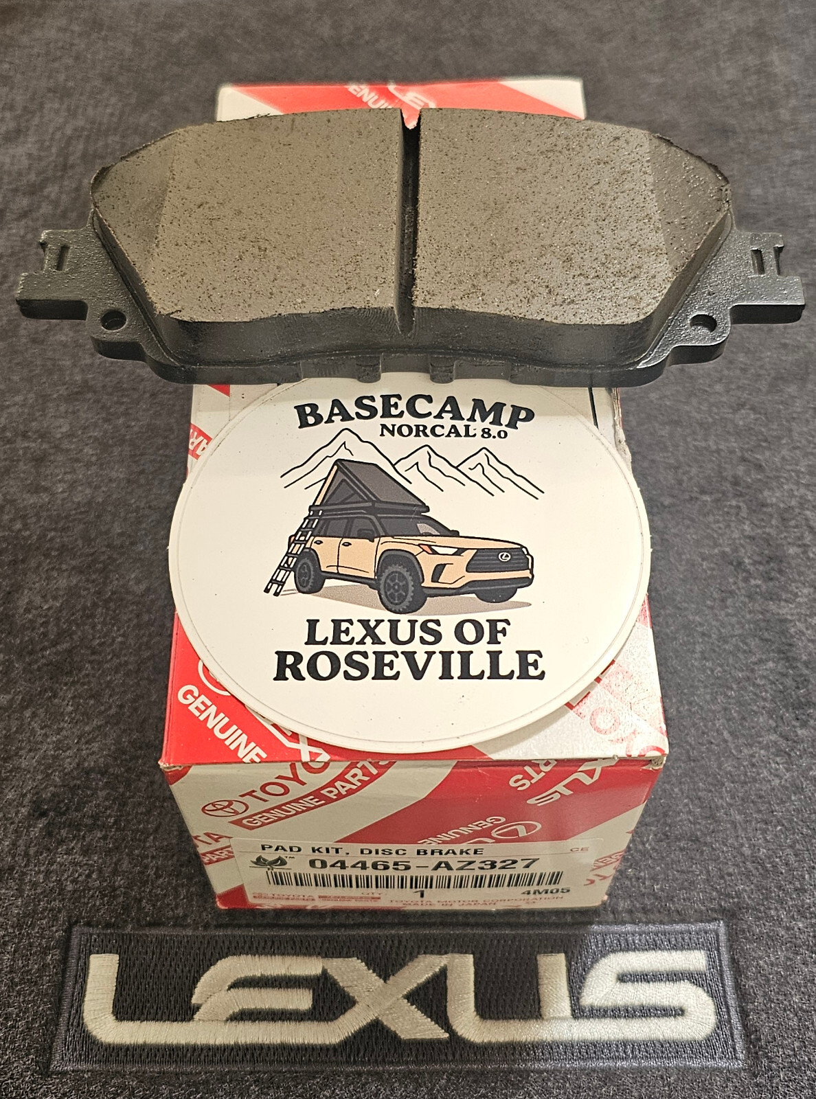 英　0527 FRONT GENUINE OEM TOYOTA LEXUS ES300h CAMRY NEW BRAKE PADS