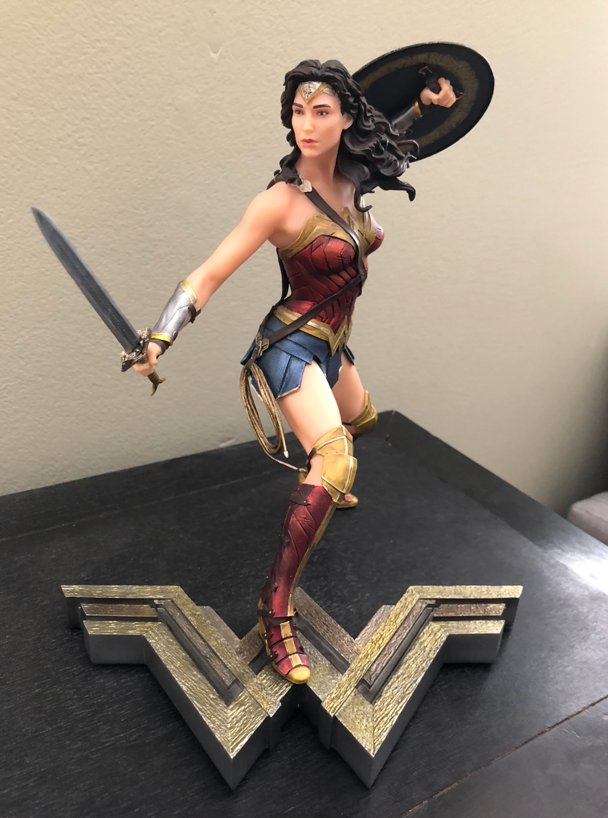 アメコミ WONDER WOMAN STATUE / DC DIRECT Amazon.com: DC Collectibles Designer Series Wonder Woman