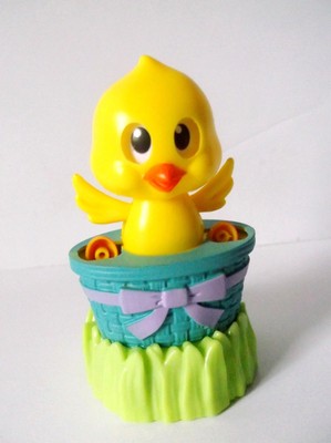 Solar Powered Dancing Chicken In Basket  Bobble Head & With Moving Wings