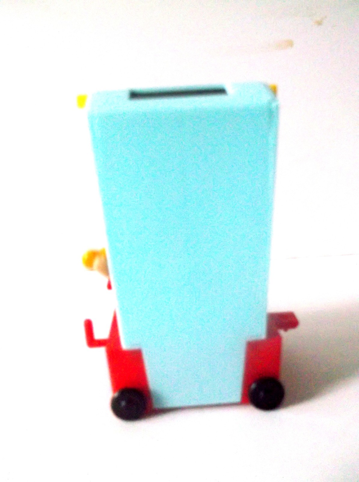 Solar Powered Hot-dog Stand  Bobble Head Swing Arms Holding Snacks