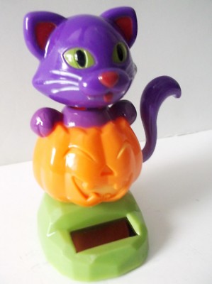 Solar Powered Dancing Bobble Head-Cute-Cat-In-Pumpkin w/Moving Tail - Purple