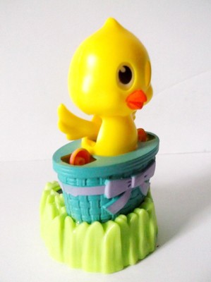 Solar Powered Dancing Chicken In Basket  Bobble Head & With Moving Wings