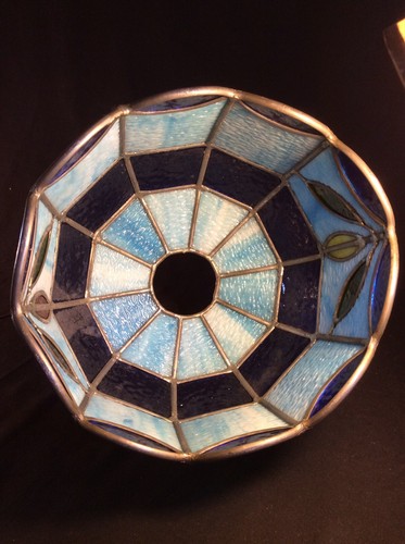 Vintaged Stained Glass Lamp Shade. Excellent Condition Beautiful