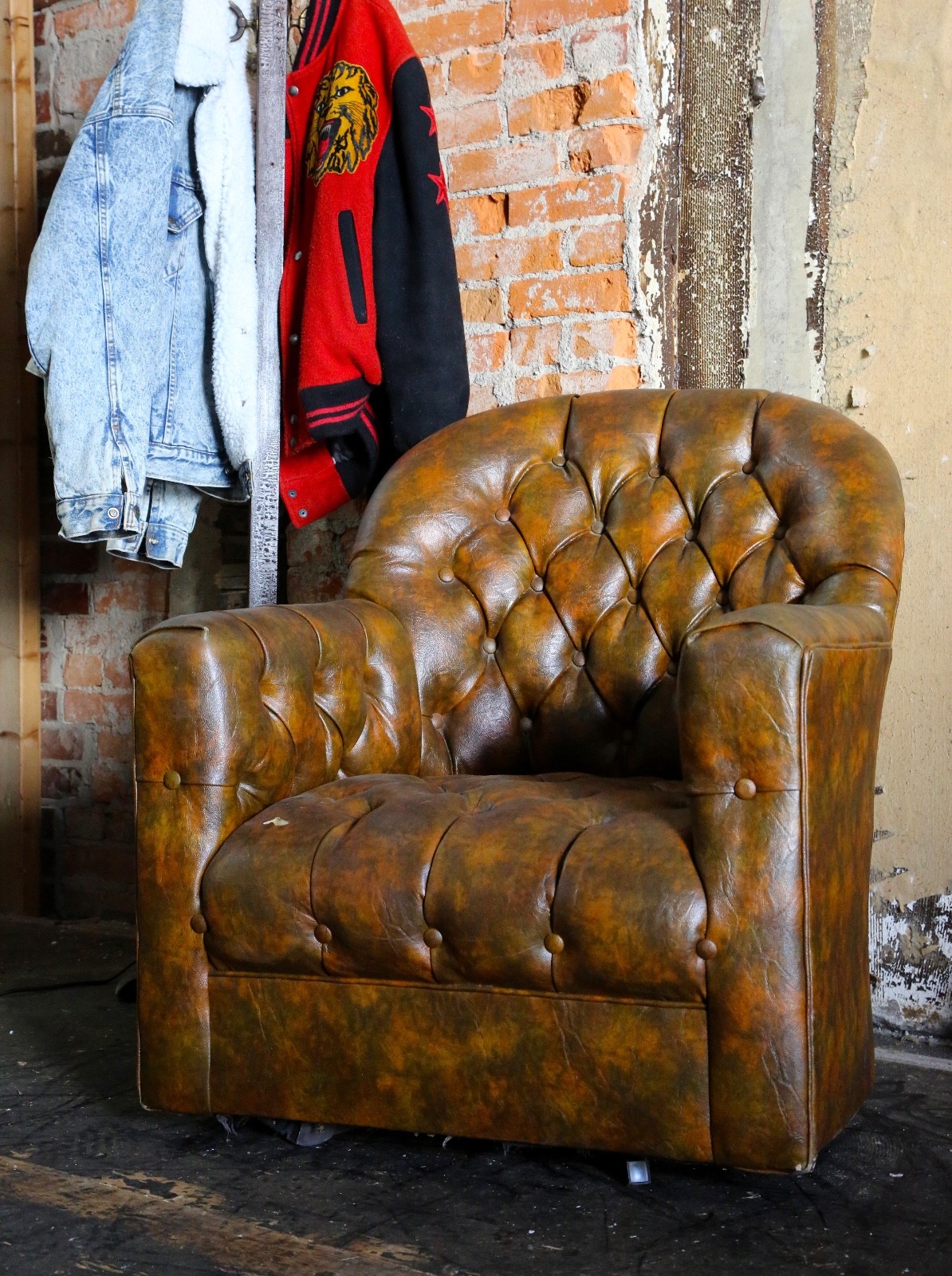Vintage Chesterfield Tufted Button Brown Club Chair Swivel Seat Armchair Loft