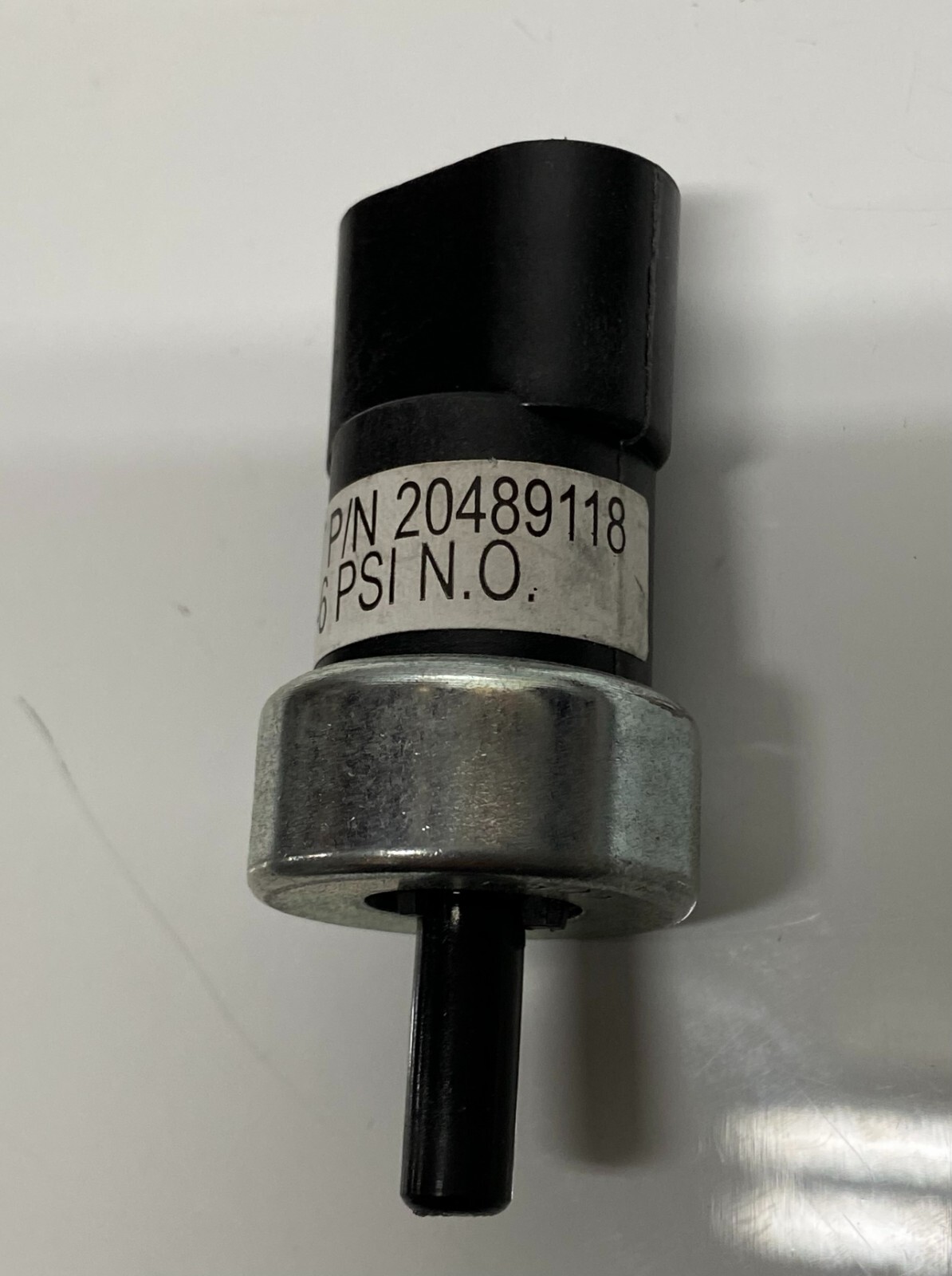20489118 Genuine Volvo Truck Brake Light Pressure Switch 2-6 20489118 Genuine Volvo Truck Brake Light Pressure Switch 2-6