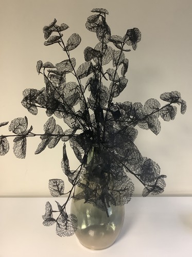 12 Zweige Kunststoff Kunstblumen Blätter filigran Schwarz  60cm R6