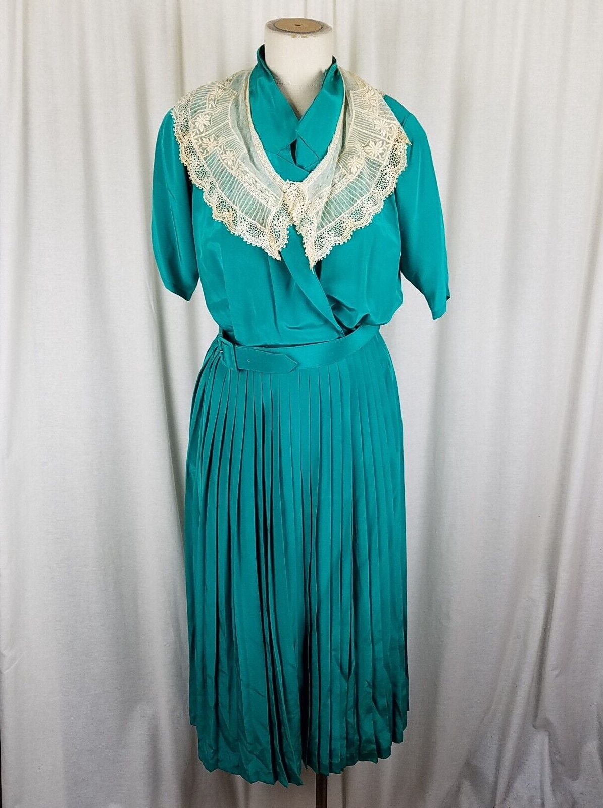 Vintage Carole M Studio Wrap Blouson Lace Collar Pleated