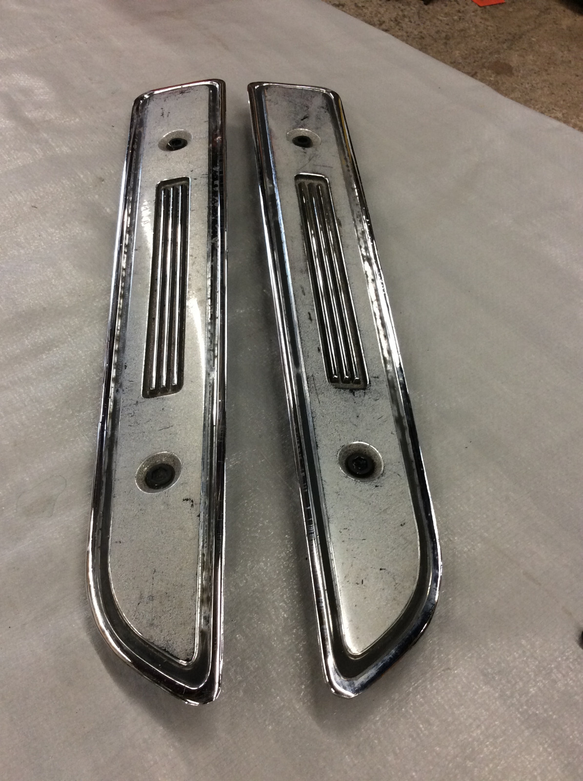 パーツ BARRACUDA 1968 68 Plymouth Barracuda Hood Inserts OEM Cuda Pair