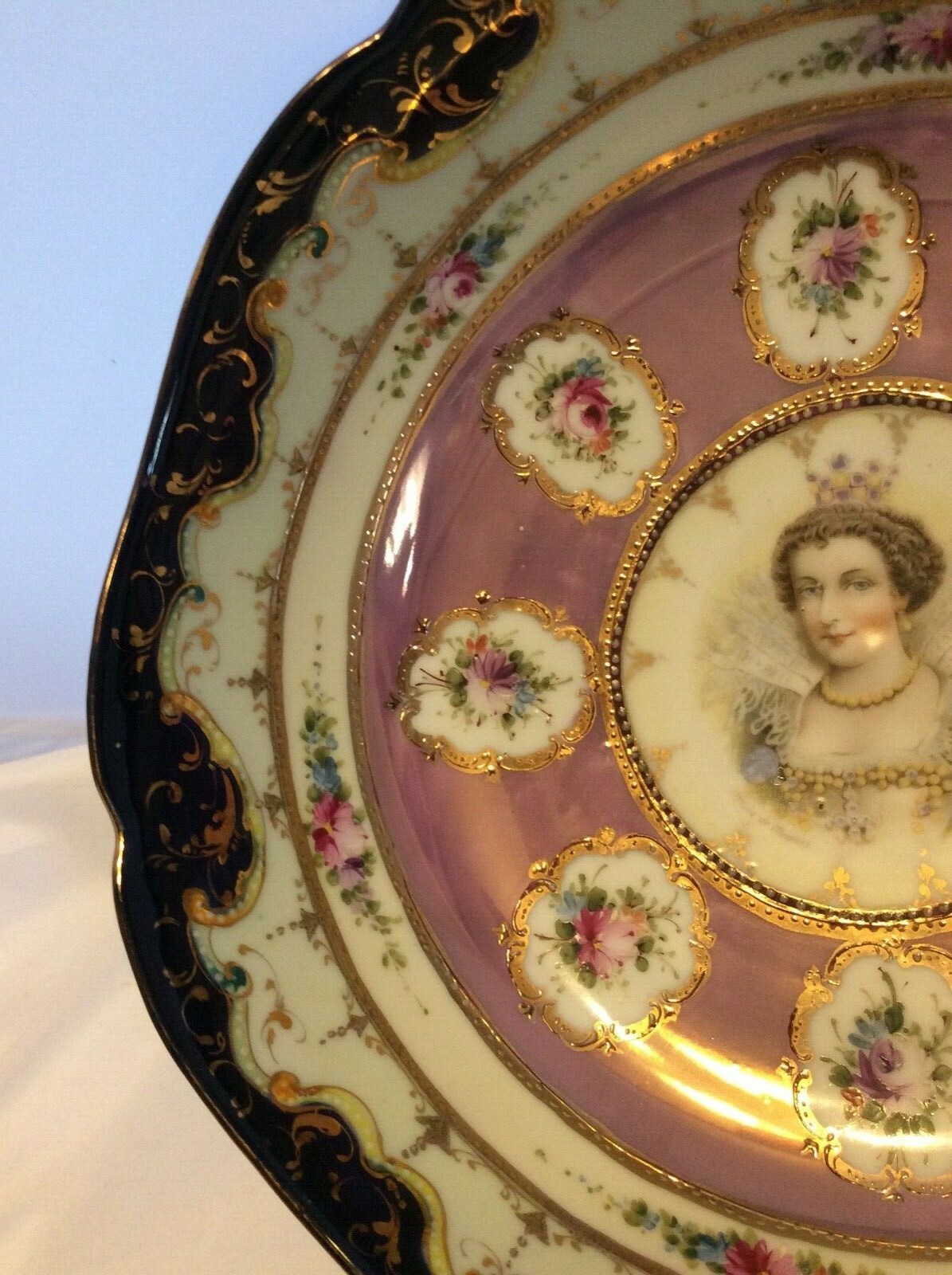 ROYAL VIENNA MARIA de MEDICIS PORTRAIT BOWL
