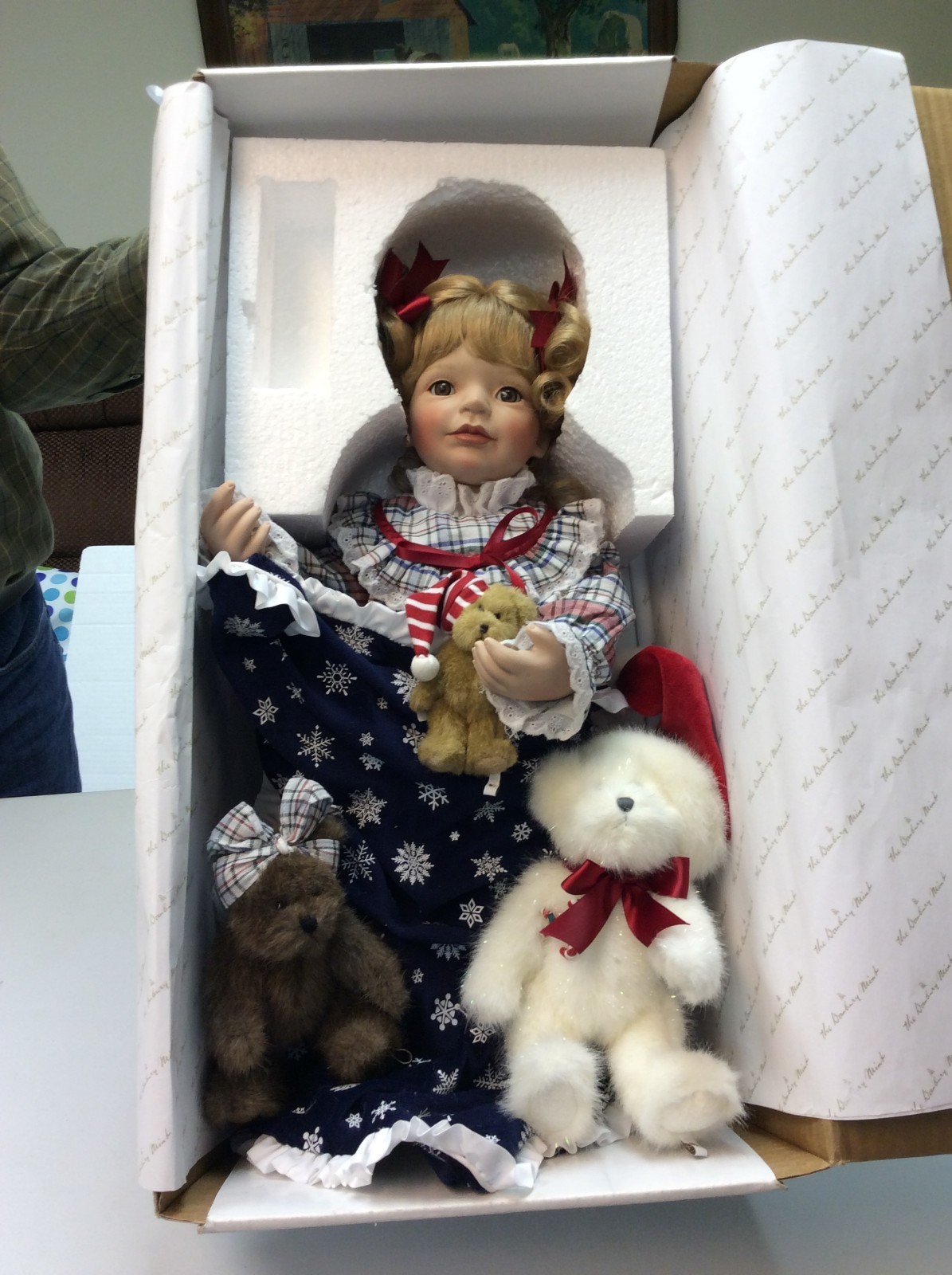Boyds Bears Emma Christmas Eve Porcelain Doll by Susan Wakeen Danbury Mint, EUC