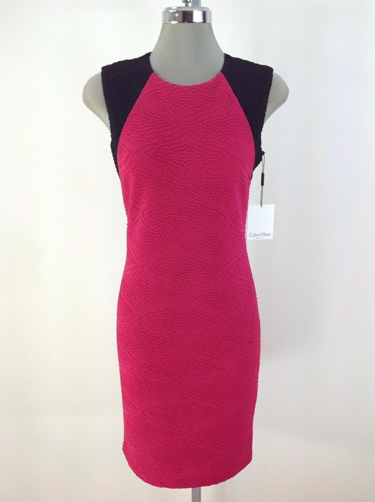 Платье в рубчик с акцентом на плечах Calvin Klein NEW FLAMINGO/BLACK, размеры 6,8,10