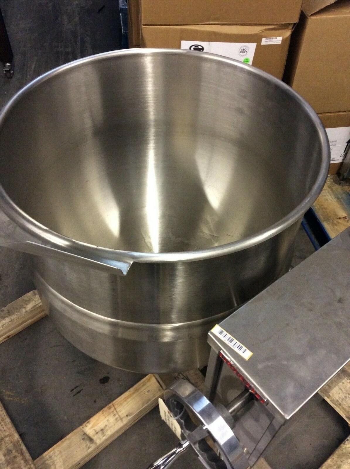 BLODGETT KLT-40DS 40 GALLON DIRECT STEAM TILTING TRI-LEG STEAM JACKETED KETTLE