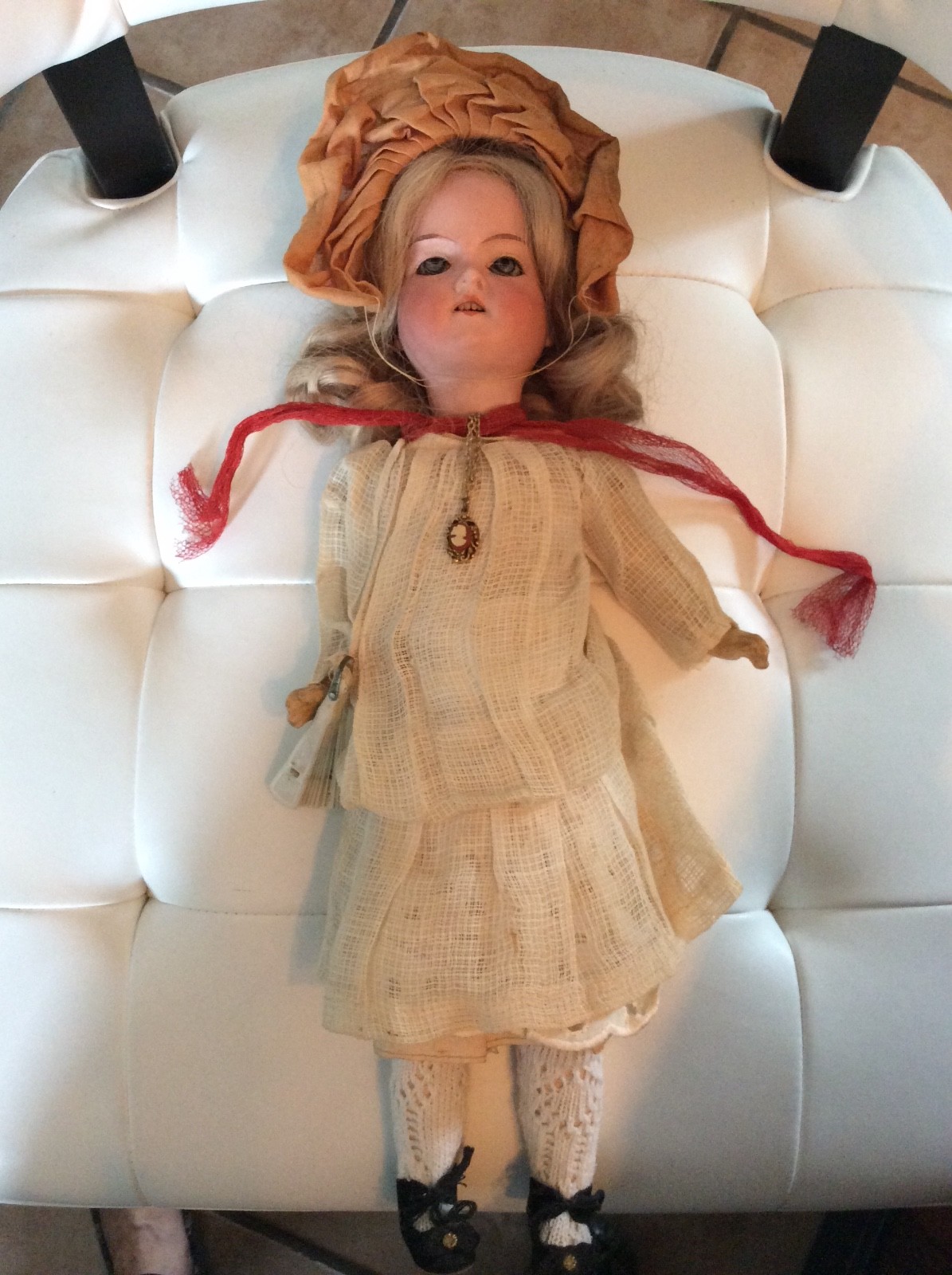 Made in Germany 390 A2 0XM doll with teeth and cameo necklace original clothing