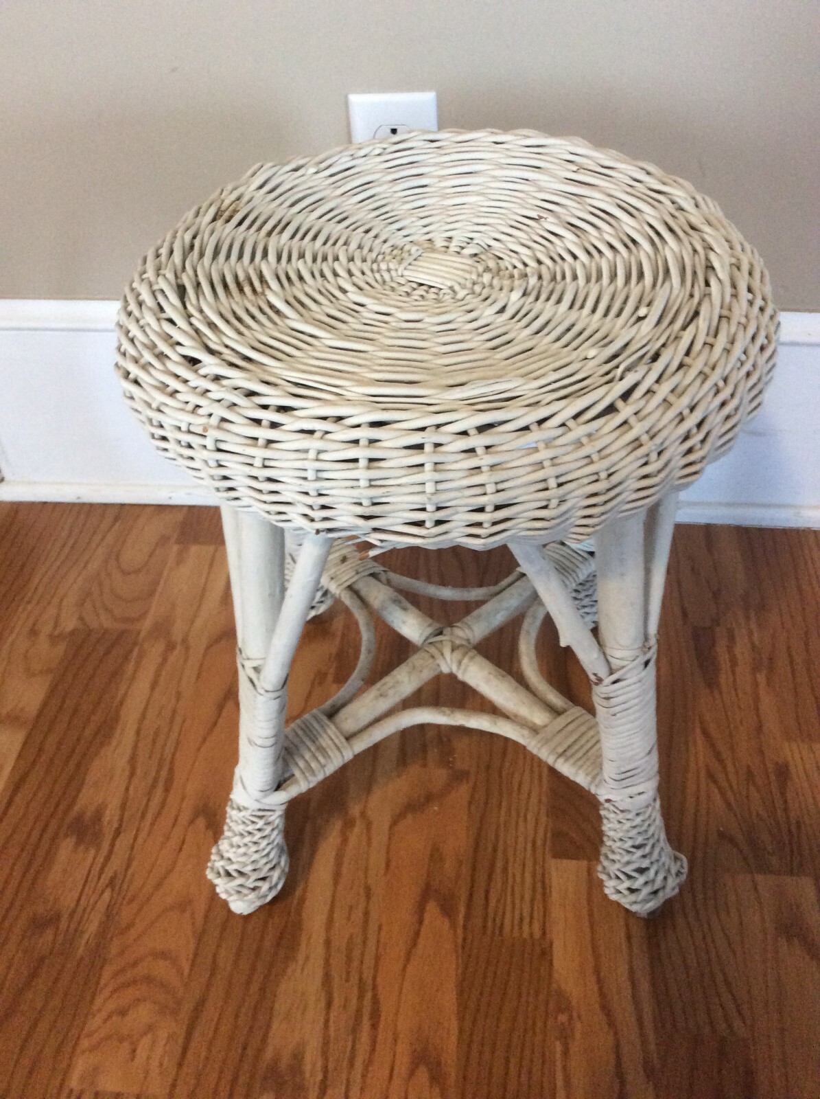 Vintage White Wicker Round Stool Table Stand Shabby Chic