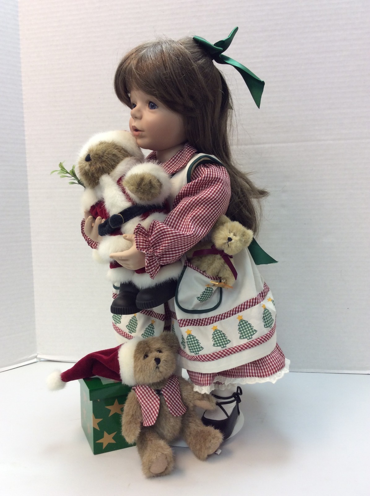 Boyd's Bears Christmas Collector Porcelain Doll, by Susan Wakeen Danbury Mint