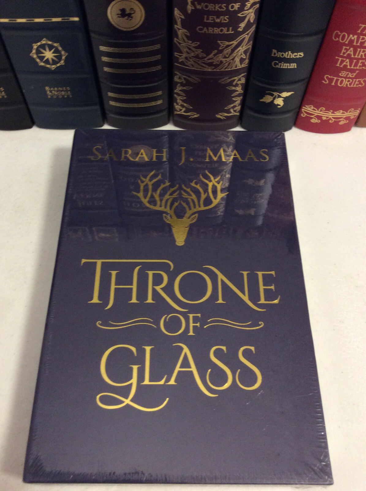 Throne of Glass by Sarah J. Maas - Hardcover with slipcase