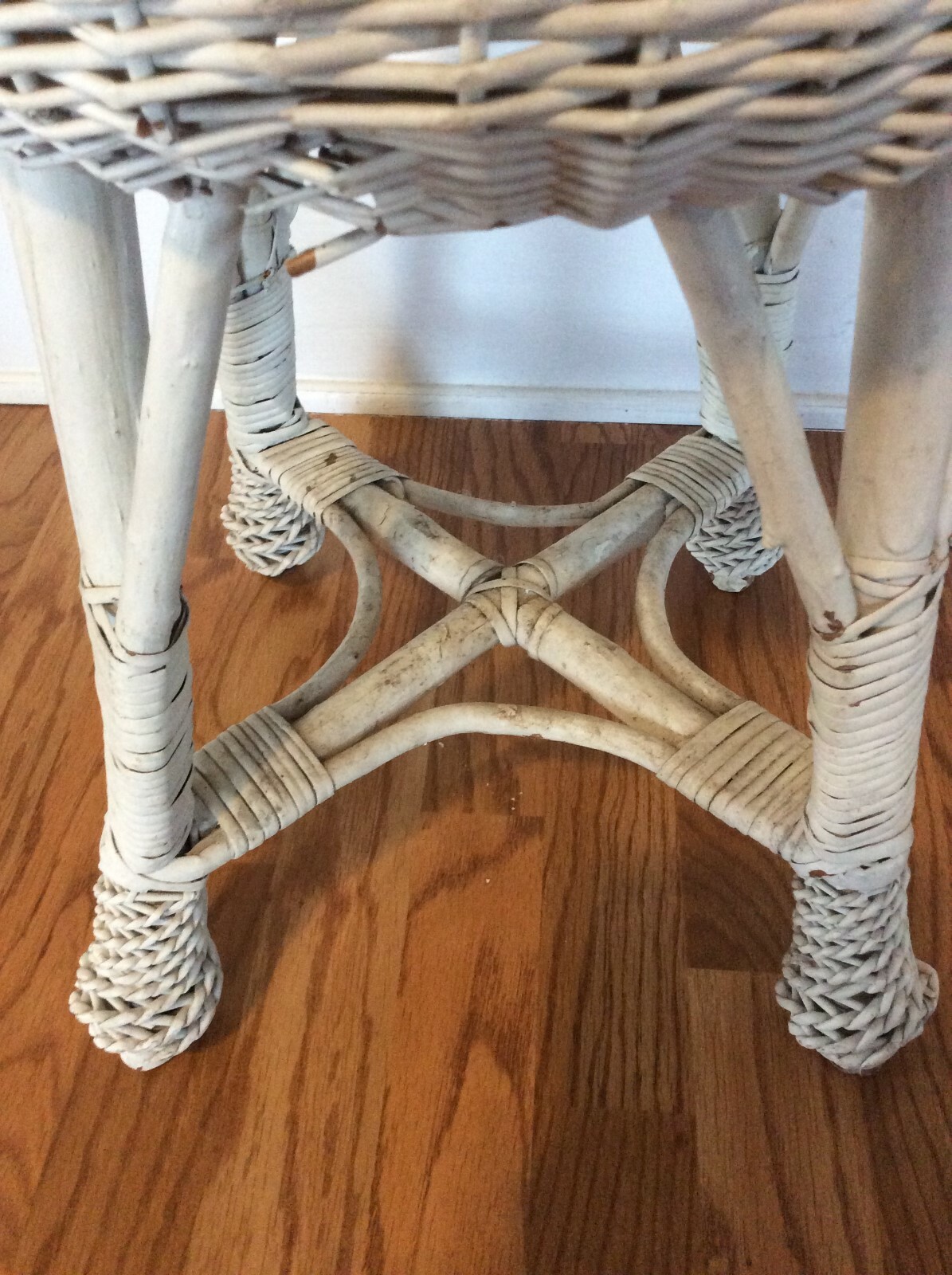 Vintage White Wicker Round Stool Table Stand Shabby Chic