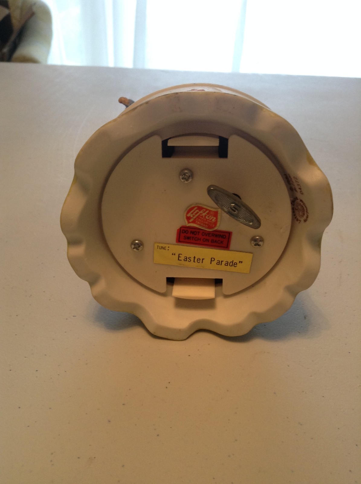 Vintage Lefton Bunny Family Statue Music Box  