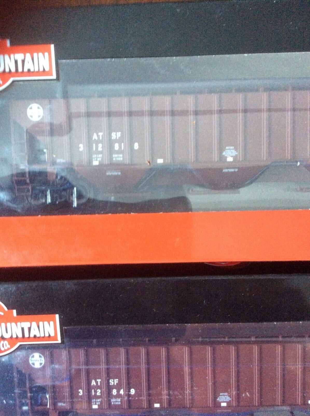 InterMountain HO - 2 cars - ATSF Hoppers