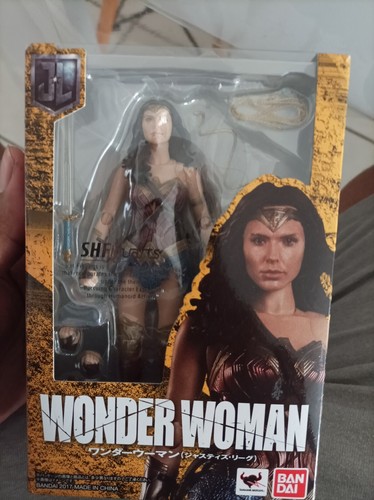 S.H. Figuarts Wonder Woman JUSTICE LEAGUE Figure Bandai