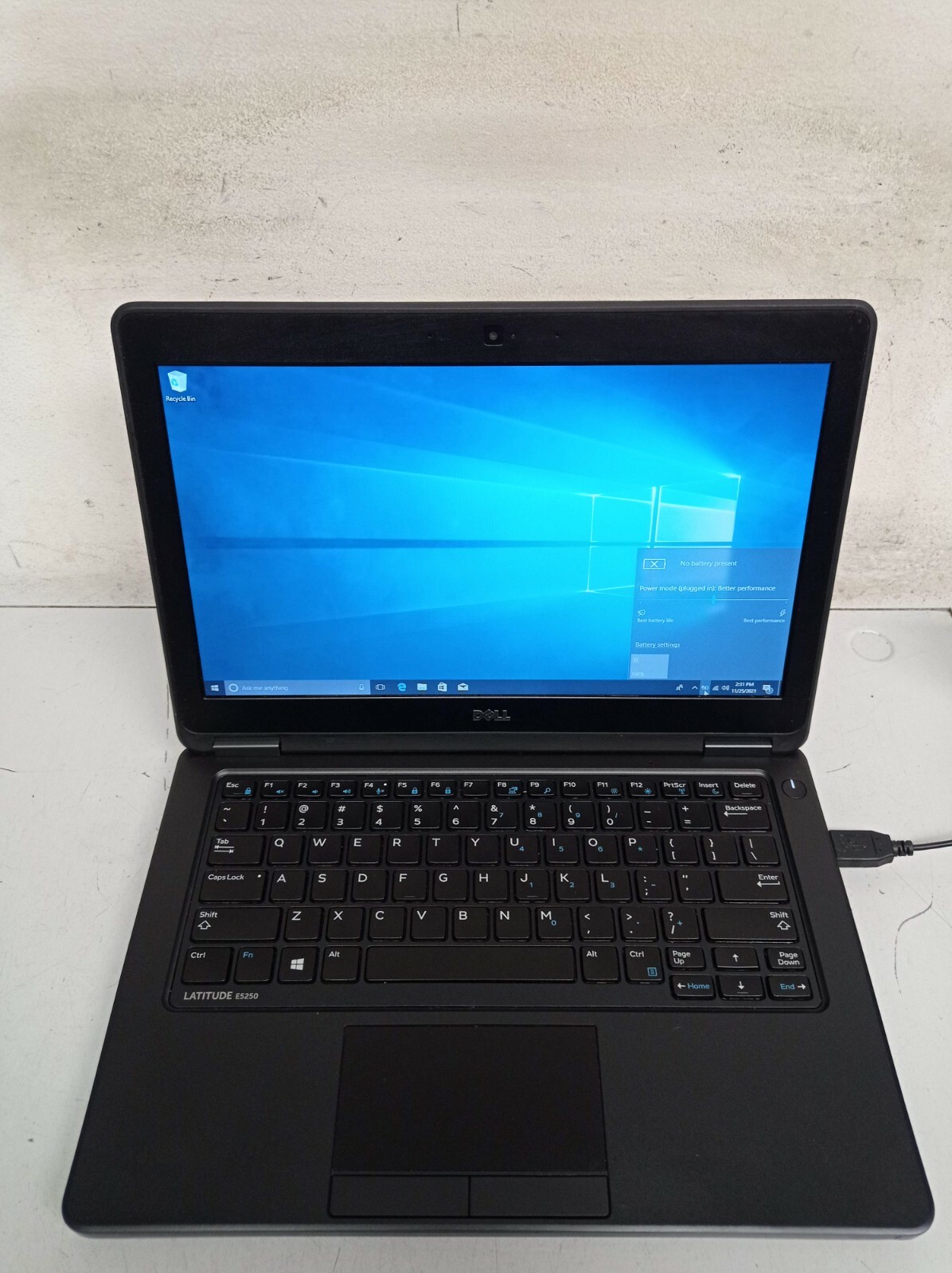 Dell Latitude E5250 Core i5-5200U 2.2 GHz 8 GB RAM 500 GB HDD 12.5 Dell Latitude E5250 Core i5-5200U 2.2 GHz 8 GB RAM 500 GB HDD 12.5