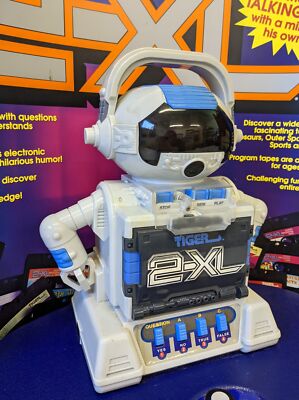 ~ULTRA RARE~ Store Display WORKING Vintage Tiger Electronics 2-XL TALKING ROBOT!