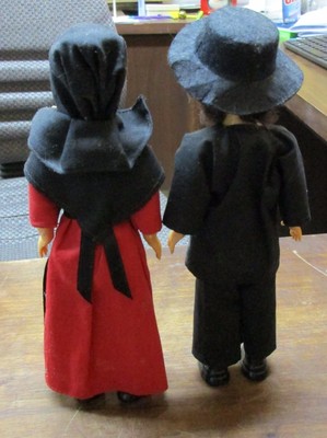 Vintage Amish Couple Hard Plastic 7.5