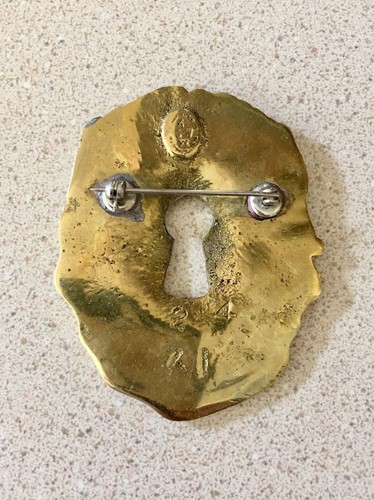 UK Coat of Arms Brooch Pin- Cast Brass Colonial Williamsburg Keyhole, Max Rieg