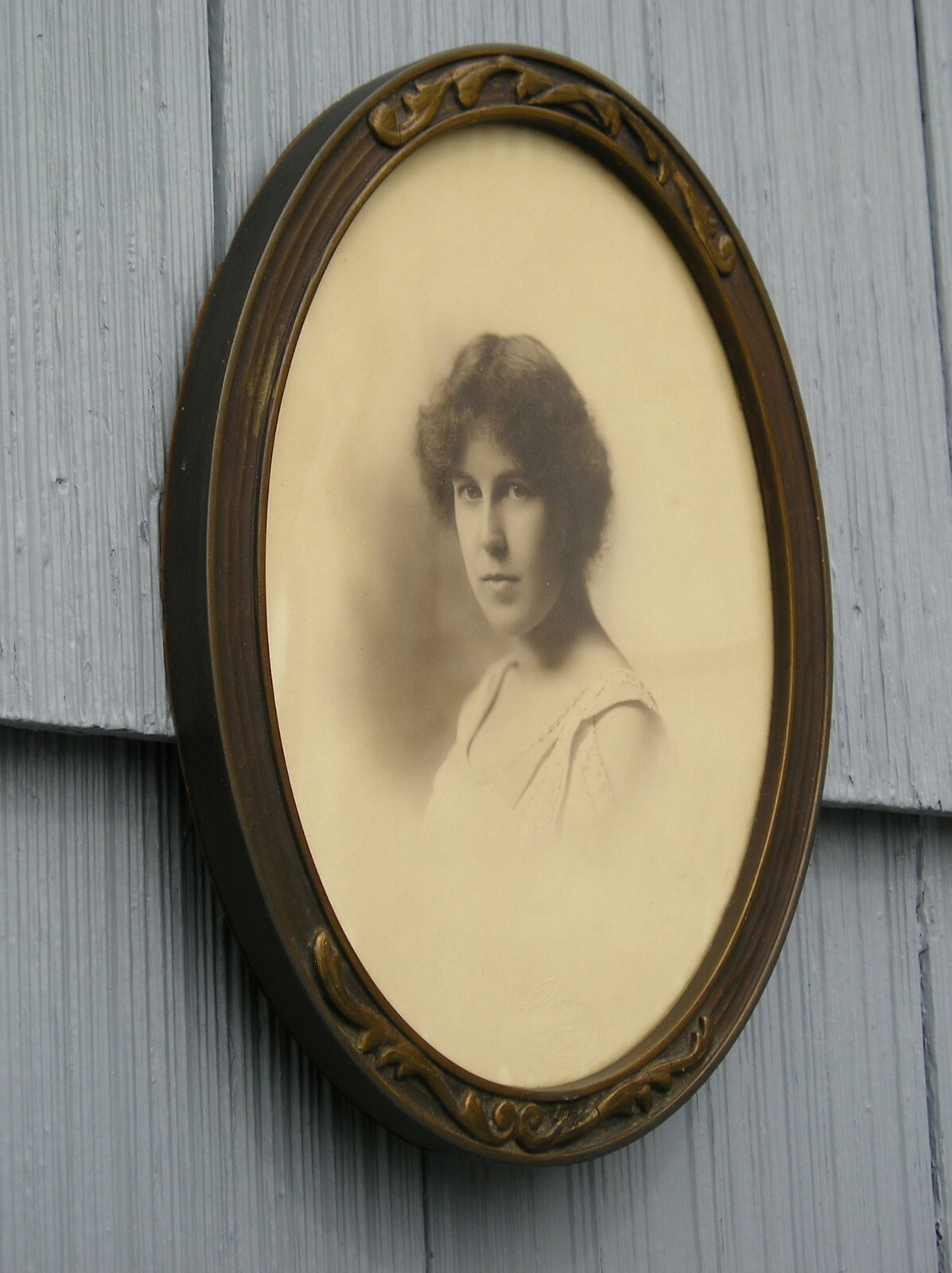 Vintage Art Crafts Nouveau Bronze Finish Oval Picture Frame 7 3/4 x 9 3/4