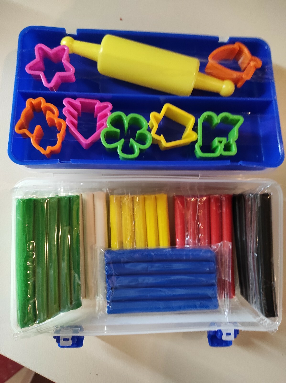 пластичные материалы для лепки. краски пластилин мелки. 15 гр. Genio kids пластилин. карандаши пластилин краски фломастеры мелки.