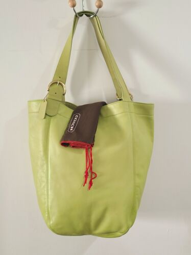 COACH VINTAGE HTF DUFFLE SOHO XL LIME GREEN LEATHER BAG 4082 COACH VINTAGE HTF DUFFLE SOHO XL LIME GREEN LEATHER BAG 4082