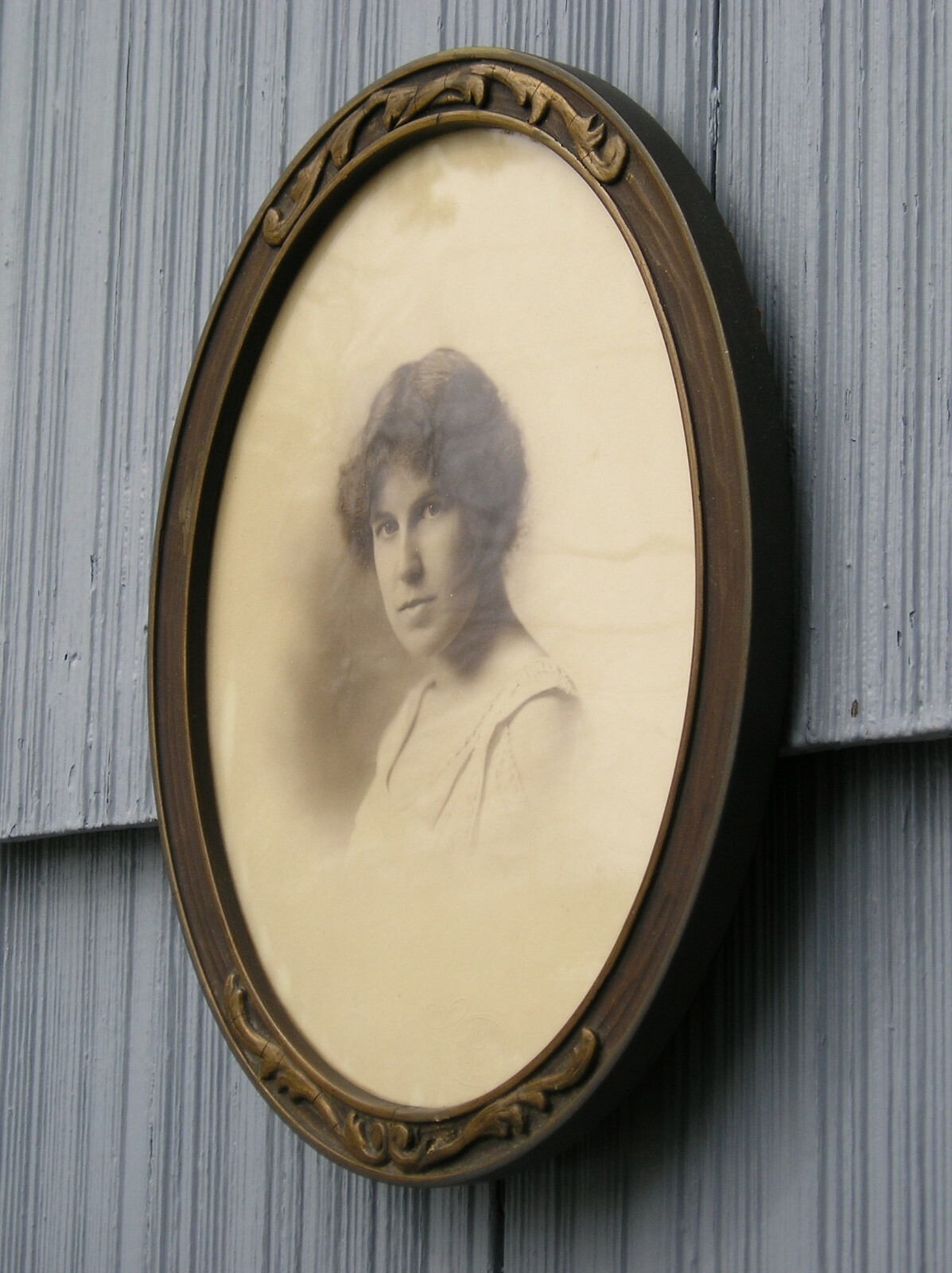 Vintage Art Crafts Nouveau Bronze Finish Oval Picture Frame 7 3/4 x 9 3/4