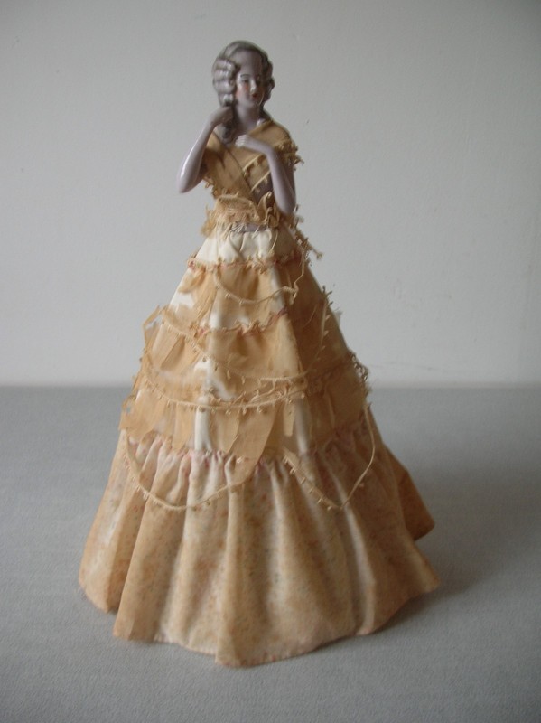 Demie PoupÃ©E Ancienne Marquise En Porcelaine Sur Robe En Tissu 32 Cm