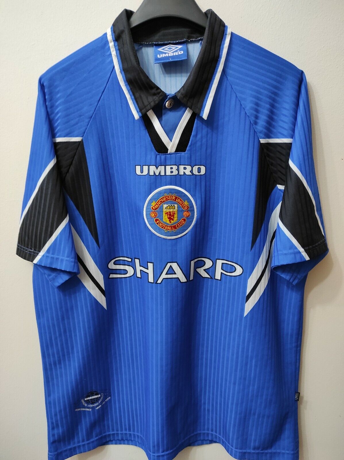 Amazon.com: adidas Originals x Manchester United 90s Retro