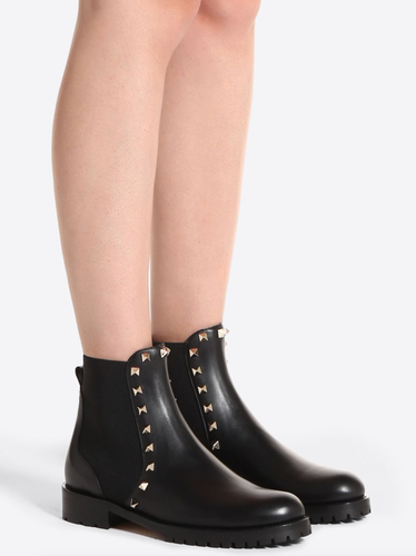 Pre-owned Valentino Garavani Valentino Rockstud Chelsea 20mm Black Leather Stud Heel Short Ankle Flat Boot 37