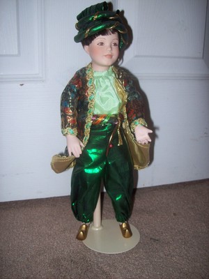 Storybook Dolls Danbury Mint Aladdin, and Princess About 10 inches tall