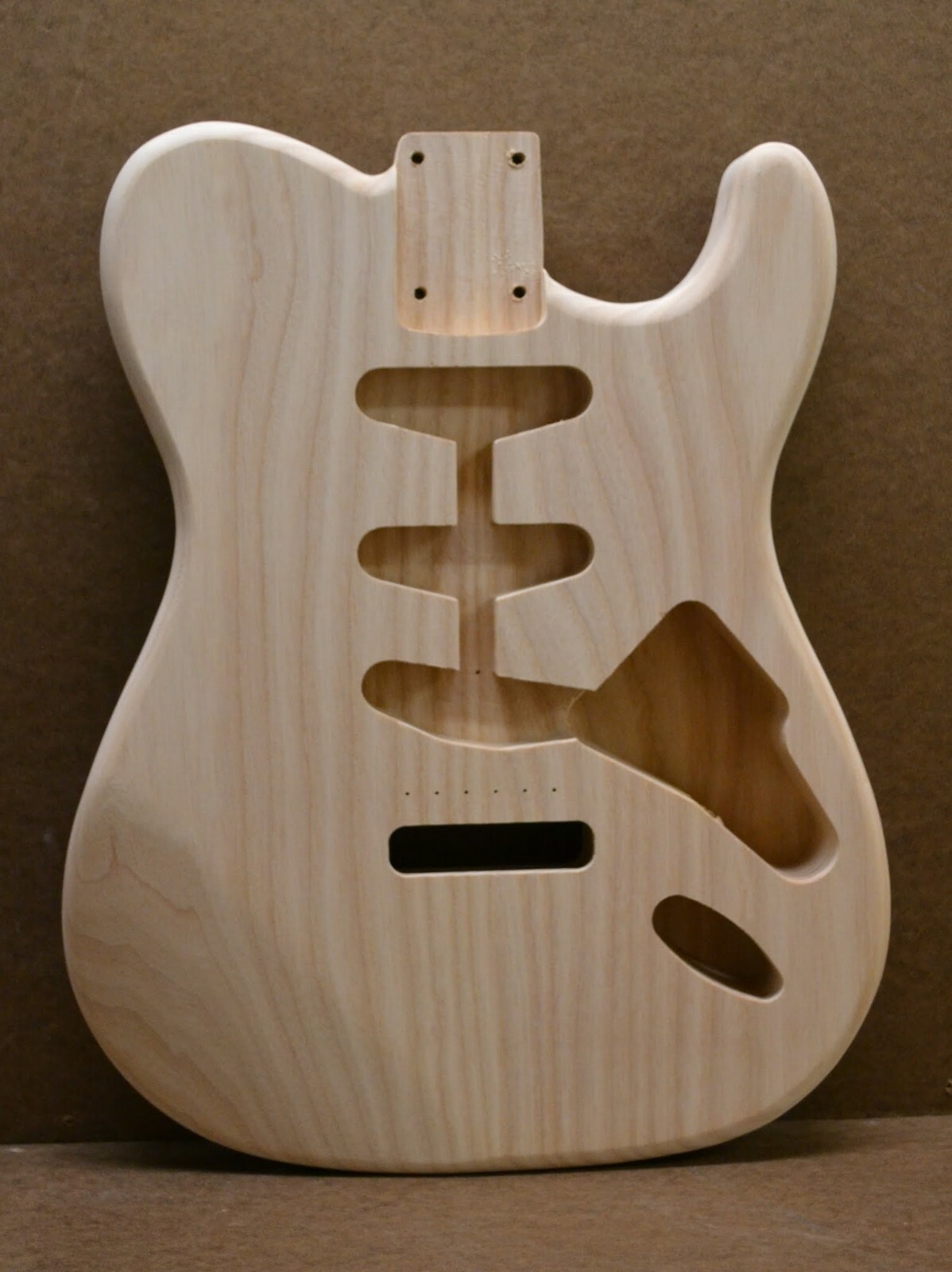 бас гитара suhr. дерево для деки электрогитары. ованкол дерево гитара. чертеж гитары ибанез rg. акустическая гитара с хамбакером.