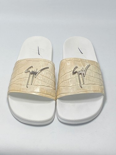 サンダル・ミュール GIUSEPPE ZANOTTI SS21 SLIDE SANDALS WITH LOGO (RS90059_030) $395 Giuseppe Zanotti Men's Red Moc-Croc Logo Slide Sandal