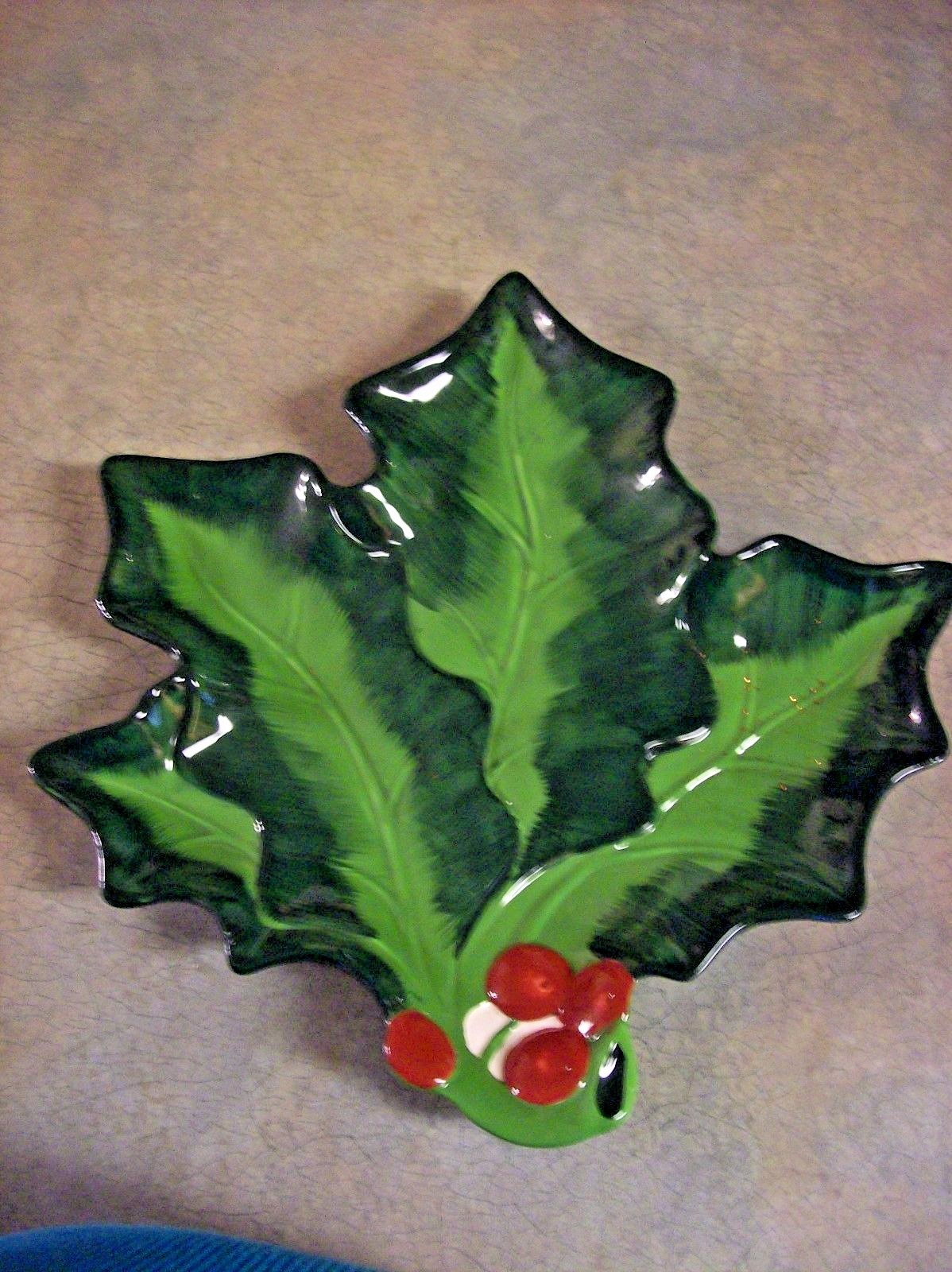 CHRISTMAS HOLLY SERVING TRAY OR DISPLAY CHECK IT OUT