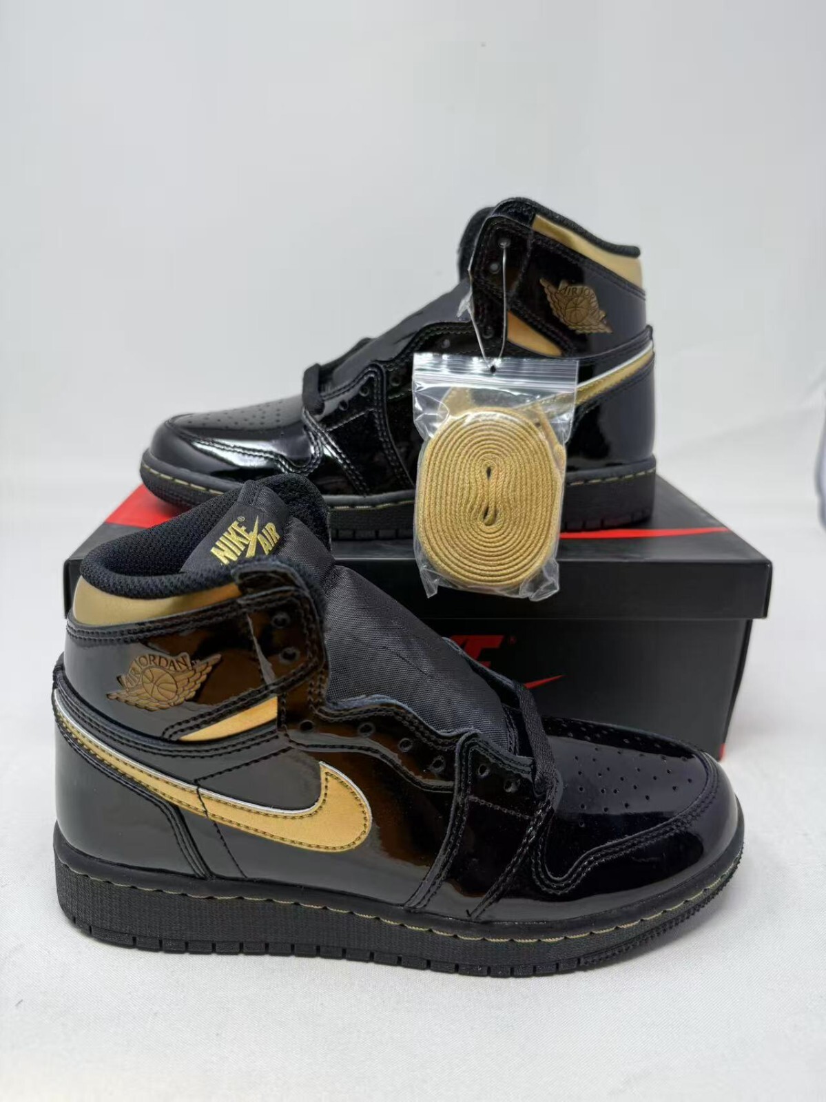 Nike Air Jordan 1 Retro High OG Metallic Black Gold 575441