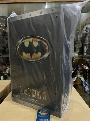 In stock New Ready Ship Hot Toys MMS692 Batman (1989) 1/6th Scale Batman figure